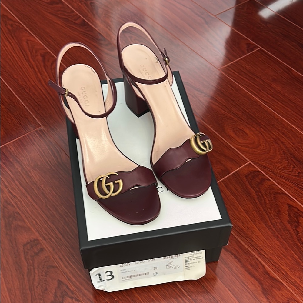 Gucci Marmont sandals size 91/2 (fits 9-91/2)